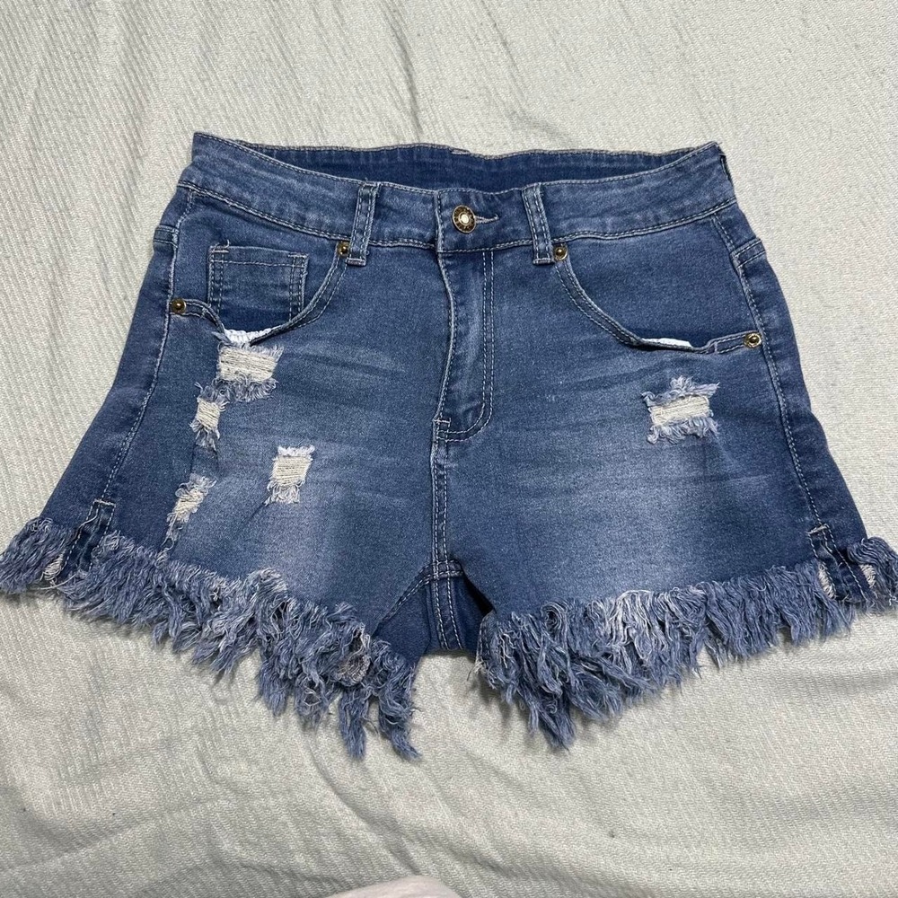 Blue denim shorts with frayed hem and distressed detail's